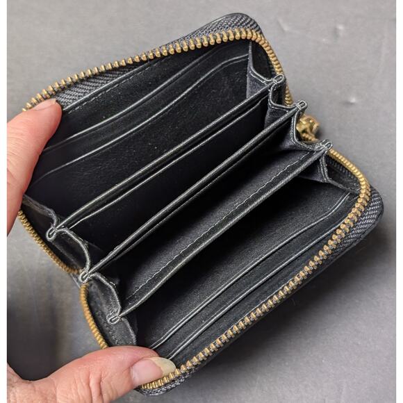 Polo Ralph Lauren Black Zip Around Wallet Beautiful Floral Embroidered Leather - Picture 4 of 7